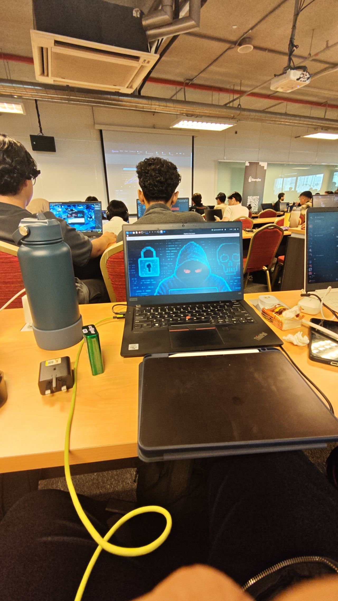 Venue enviroment at APU, no team photo tho :(